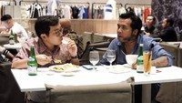 Bersama Erix Soekamti, Zaky sedang makan malam bersama. Keduanya berbincang soal inisiatif mulia Erix mendirikan Does University yang mengembangkan banyak talenta di bidang animasi. Foto: Instagram achmadzaky