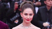 Hannah Quinlivan merupakan salah satu model ternama di Taiwan. popularitasnya semakin dikenal saat dia menikah dengan penyanyi tampan Jay Chou. (hannah_quinlivan/Instagram)