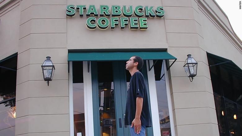 Pecinta Starbucks (CNN) Pecinta Starbucks (CNN)
