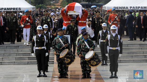 Suasana Pemakaman BJ Habibie (CNBC Indonesia/Andrean Kristianto)