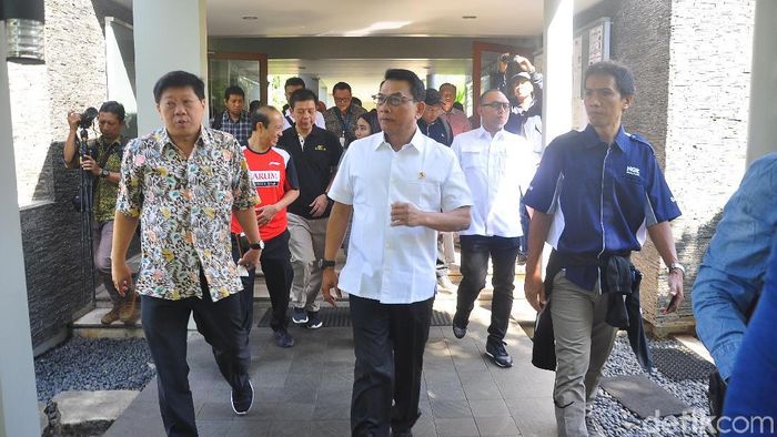 Moeldoko meninjau PB Djarum. (Foto: Akrom Hazami/detikSport) Moeldoko meninjau PB Djarum. (Foto: Akrom Hazami/detikSport)