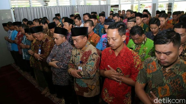 Bupati Anas: BJ Habibie Sosok Menginspirasi Anak-anak Muda Cintai Iptek Bupati Anas: BJ Habibie Sosok Menginspirasi Anak-anak Muda Cintai Iptek