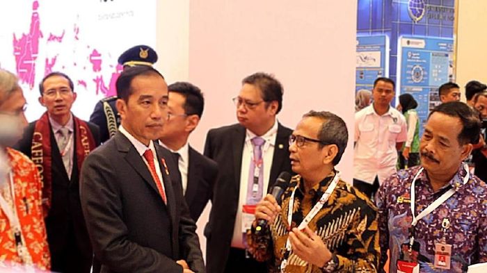 Foto: Jokowi mengunjungi booth pameran PT Harrif Daya Tunggal Engineering/Dok: Istimewa Foto: Jokowi mengunjungi booth pameran PT Harrif Daya Tunggal Engineering/Dok: Istimewa