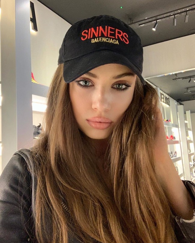 Xenia juga cukup populer sebagai aktris, presenter televisi, dan penulis. Foto: Instagram @xenia