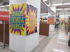 Giant Poins Square Lebak Bulus Mau Ditutup