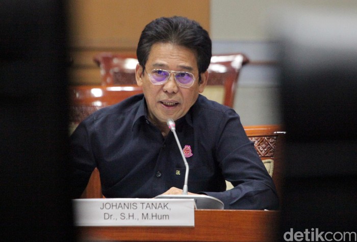 Uji kelayakan dan kepatutan capim KPK kembali berlanjut hari ini, Kamis (12/9). Johanis Tanak jadi salah satu capim KPK yang diuji Komisi III DPR hari ini.