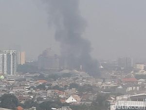 Rumah di Petogogan Jaksel Terbakar, 8 Unit Mobil Damkar Dikerahkan
