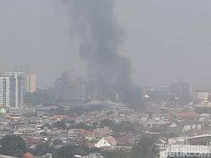 Rumah di Petogogan Jaksel Terbakar, 8 Unit Mobil Damkar Dikerahkan