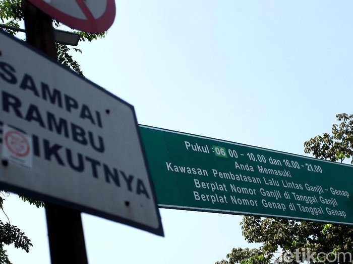 Tiga ruas jalan protokol di Jakarta dibebaskan dari ganjil genap pagi ini. Hal itu dilakukan untuk memudahkan masyarakat yang hendak melayat Almarhum BJ Habibie