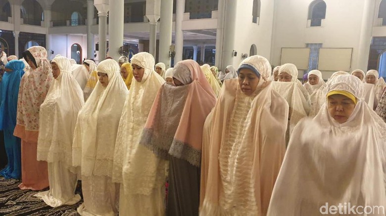 Gubernur Khofifah Kenang Pengetahuan dan Ketakwaan BJ Habibie Gubernur Khofifah Kenang Pengetahuan dan Ketakwaan BJ Habibie