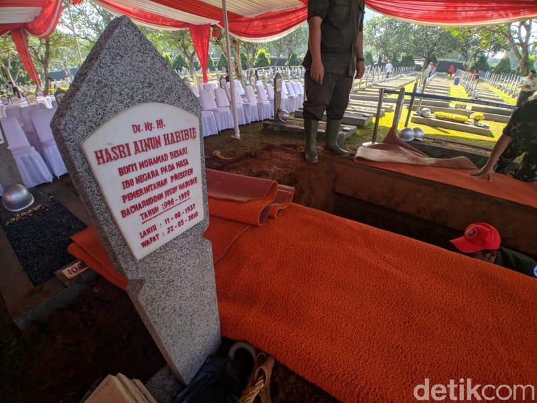 Di Samping Pusara Ainun, Ini Lokasi Makam BJ Habibie Di Samping Pusara Ainun, Ini Lokasi Makam BJ Habibie