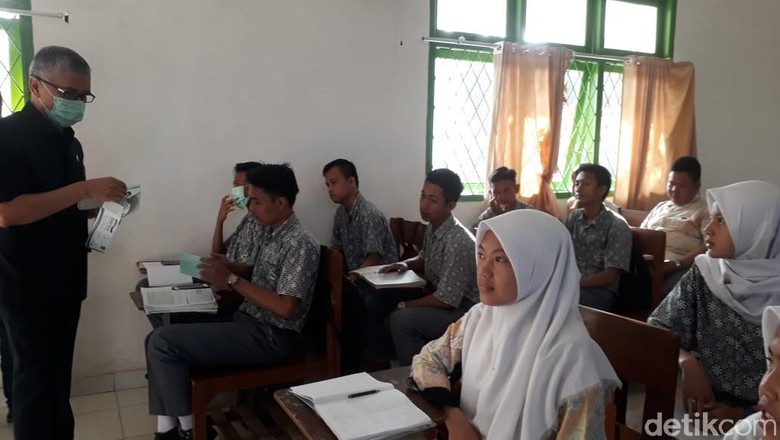 Kabut Asap di Sumsel, Kadisdik Larang Kegiatan Siswa di Luar Kelas Kabut Asap di Sumsel, Kadisdik Larang Kegiatan Siswa di Luar Kelas