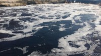 Warga juga mengakui kondisi menghitamnya aliran sungai Bengawan Solo di wilayah Cepu memang kerap terjadi utamanya saat tiba musim kemarau. Hanya saja, saat ini kondisinya yang dinilai paling parah.