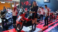 Senyum manis SPG Honda.