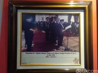 Foto saat BJ Habibie dilantik menjadi presiden (Usman Hadi/detikcom)
