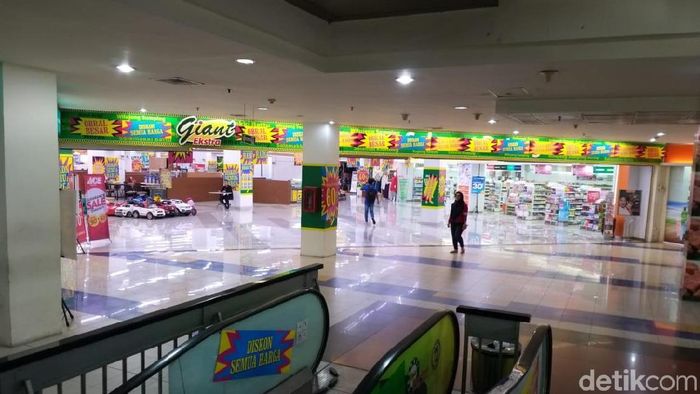Foto: Giant Point Square Obral Barang (Danang Sugianto/detikFinance) Foto: Giant Point Square Obral Barang (Danang Sugianto/detikFinance)