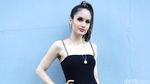 Tumben! Cinta Laura Tampil Seksi dengan Tanktop