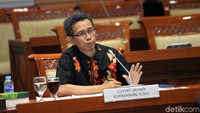 Luthfi menyebut NU dan Muhammadiyah bukan hanya organisasi yang bisa diajak berkampanye politik. Dia yakin dengan pelibatan tersebut, kedua ormas itu bisa sejalan dengan program pemberantasan korupsi yang dilakukan KPK.
