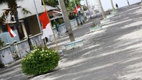 Pengibaran bendera ini dilakukan sebagai bentuk penghormatan atas wafatnya BJ Habibie.