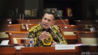 Untuk itu, dia memiliki program untuk memperkuat implementasi dan regulasi. Sebab, ia mengaku prihatin banyak orang ditahan karena OTT tapi belum maksimal dalam mengembalikan kerugian negara.