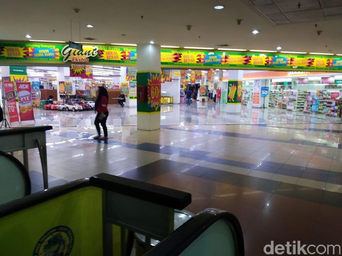 Foto: Giant Point Square Obral Barang (Danang Sugianto/detikFinance) Foto: Giant Point Square Obral Barang (Danang Sugianto/detikFinance)