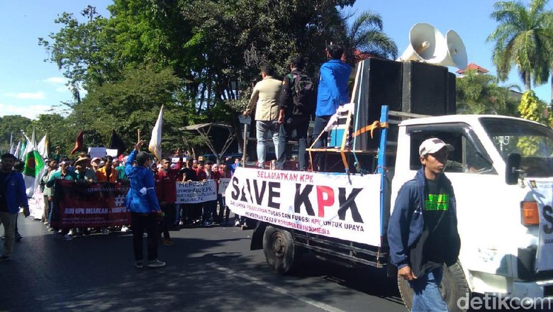 Tolak Revisi UU KPK, Dosen dan Mahasiswa Yogya Turun ke Jalan Tolak Revisi UU KPK, Dosen dan Mahasiswa Yogya Turun ke Jalan