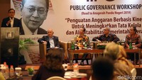 Wapres RI 2009 - 2014 yang juga Ketua Dewan Penasehat Indonesia Institut for Public Governance (IIPG) Prof. Dr. H. Boediono, Prof Kuntoro Mangkusubroto, Prof Eko Prasojo Dekan Fakultas Ilmu Administrasi UI,  Muhammad Yusuf Atek Deputi Bidang Reformasi Birokrasi Kemenpan RB dan Sumiyati Inspektur Jenderal Kementrian Keuangan saat Public Governance Workshop Road to Anugerah Pandu Negeri 2019 di Jakarta, Kamis (12/9/2019).