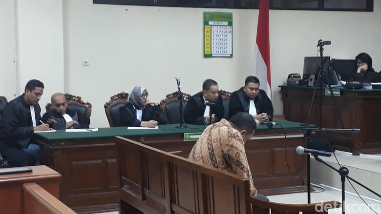 Mantan Plt Kepala Badan Pendapatan Gresik Divonis 4 Tahun Penjara Mantan Plt Kepala Badan Pendapatan Gresik Divonis 4 Tahun Penjara