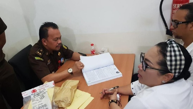 Sidang Perdana Nunung Digelar 2 Oktober Sidang Perdana Nunung Digelar 2 Oktober