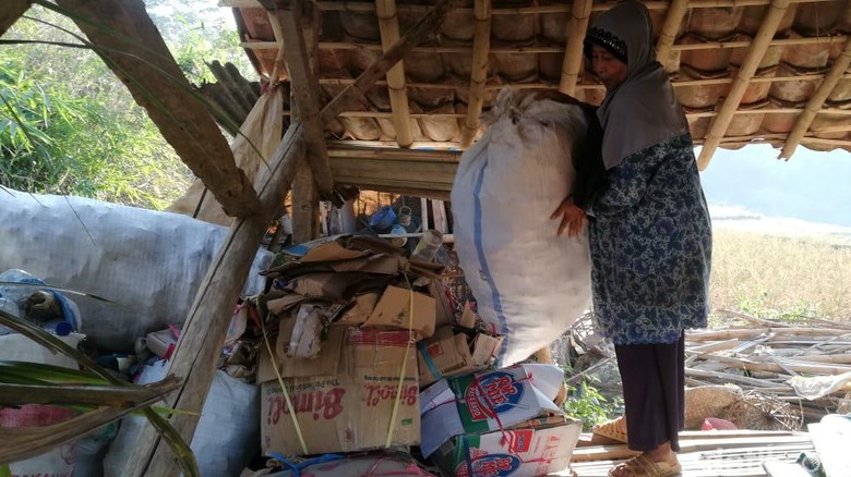 Gagal Panen Akibat Kekeringan, Buruh Tani di KBB Jadi Pemulung Gagal Panen Akibat Kekeringan, Buruh Tani di KBB Jadi Pemulung
