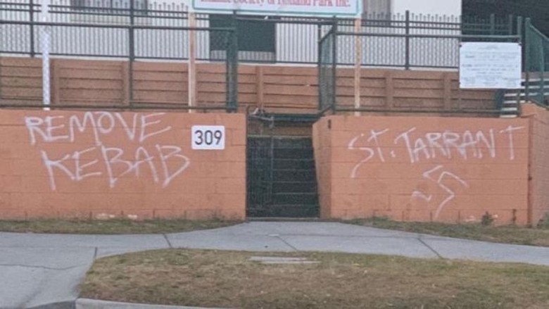 Masjid di Brisbane Dirusak dengan Lambang Swastika Nazi Masjid di Brisbane Dirusak dengan Lambang Swastika Nazi