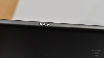 Apple melengkapinya dengan smart connector. Foto: The Verge