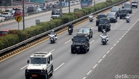 Dari visi beliau hadir industri-industri strategis di Indonesia. Dari dedikasi beliau yang berbasiskan riset dan teknologi, pesawat Gatotkaca mengudara pertama kali pada saat peringatan 50 tahun kemerdekaan Indonesia, ucap Jokowi. Foto: Agung Pambudhy