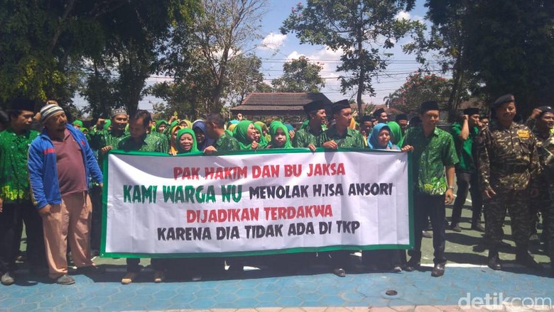 Beri Dukungan Moril Tokoh yang Diadili, Ratusan Anggota NU Blitar Aksi Damai Beri Dukungan Moril Tokoh yang Diadili, Ratusan Anggota NU Blitar Aksi Damai