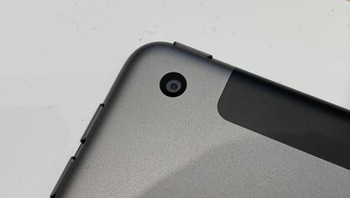 Ada kamera 8 MP di bagian belakang. Foto: internet