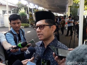 Laode Syarif Kenang Dampingi BJ Habibie Tinjau Ruang Pemeriksaan KPK