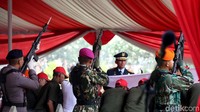 Jenazah BJ Habibie dimakamkan tepat di sebelah makam istrinya, Hasri Ainun Besari.