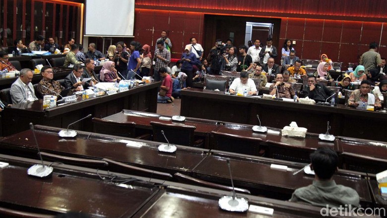 Rapat Tertutup DPR-Pemerintah soal Revisi UU KPK Dilanjutkan Pekan Depan Rapat Tertutup DPR-Pemerintah soal Revisi UU KPK Dilanjutkan Pekan Depan