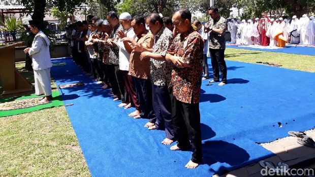 Kemarau, Bengawan Solo Tercemar Pewarna Tekstil Hingga Alkohol