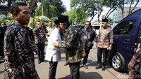 SBY tiba di rumah duka sekitar pukul 09.33 WIB.
