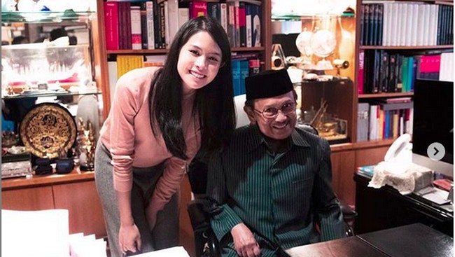 Maudy Ayunda Tak Bisa Berkata-kata BJ Habibie Tiada