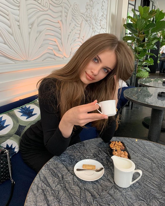 Setelah itu, Xenia sering tampil di berbagai majalah bahkan pernah memenangkan Best Bikini Body berdasarkan survei Schweizer Illustrierte. Maxim Swiss pun pernah menyebutnya sebagai Most Beautiful Woman of the Year ketika tampil dalam sampul majalah. Foto: Instagram @xenia