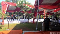 Mensesneg Pratikno sebelumnya mengkonfirmasi jenazah BJ Habibie dimakamkan di samping makam istri tercintanya. (Foto: Jefrie/detikcom)