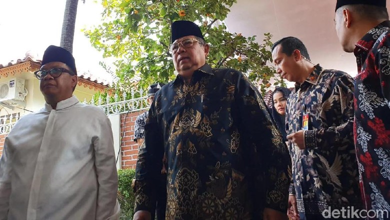 SBY: Keluarga Kami dan Keluarga Habibie Makin Dekat Usai Ainun-Ani Berpulang SBY: Keluarga Kami dan Keluarga Habibie Makin Dekat Usai Ainun-Ani Berpulang