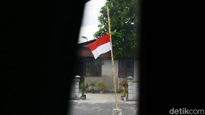 Bendera Setengah Tiang dari Warga Miangas untuk BJ Habibie