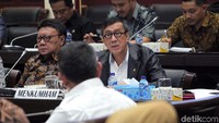 Hal itu diputuskan dalam rapat kerja yang digelar malam ini.