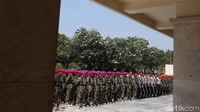 Pasukan TNI-Polri tersebut diberi arahan untuk mengamankan jalannya proses pemakaman mantan presiden BJ Habibie di Taman Makam Pahlawan (TMP) Kalibata, Jakarta.
