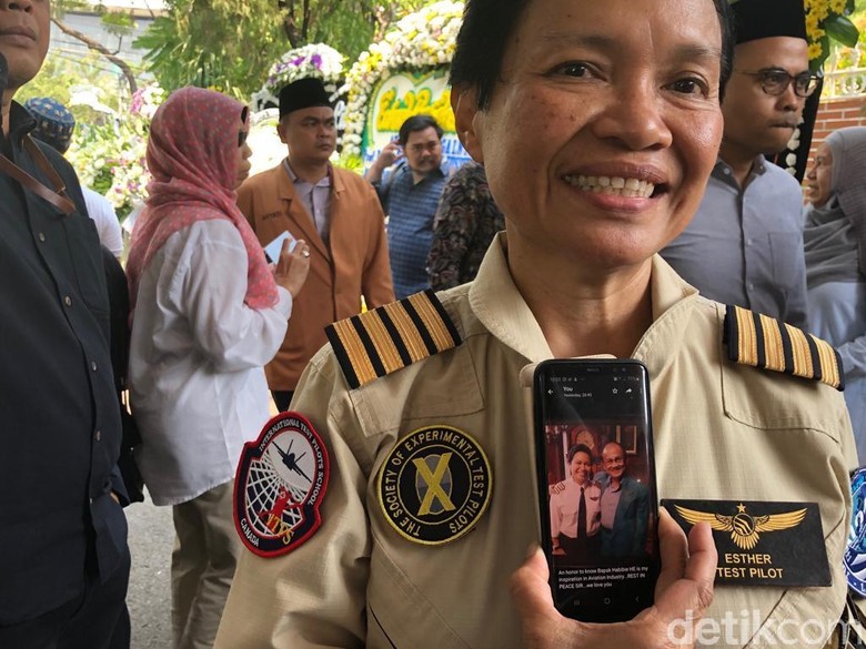 Esther Gayatri Cerita Jasa BJ Habibie yang Jadikannya Pilot Wanita Pertama RI Esther Gayatri Cerita Jasa BJ Habibie yang Jadikannya Pilot Wanita Pertama RI