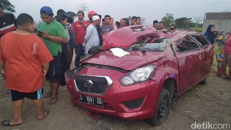 Korban Tewas Mobil Tertabrak KA di Jombang jadi 4 Orang, Ini Identitasnya Korban Tewas Mobil Tertabrak KA di Jombang jadi 4 Orang, Ini Identitasnya