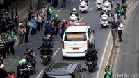 Paspampres yang mengawal jenazah Presiden RI ke-3 itu sama seperti dengan pengawalan Presiden RI Joko Widodo.